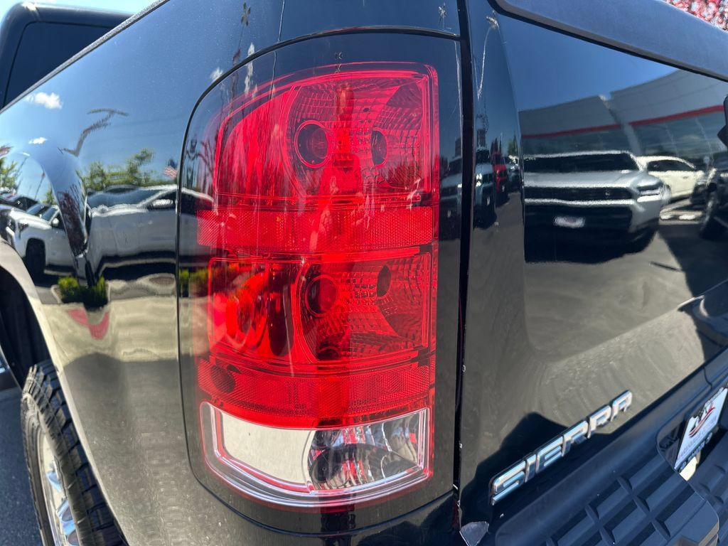 Used 2014 GMC Sierra 2500 Denali w/ Suspension Package, Off-Road AWD/4WD image 10