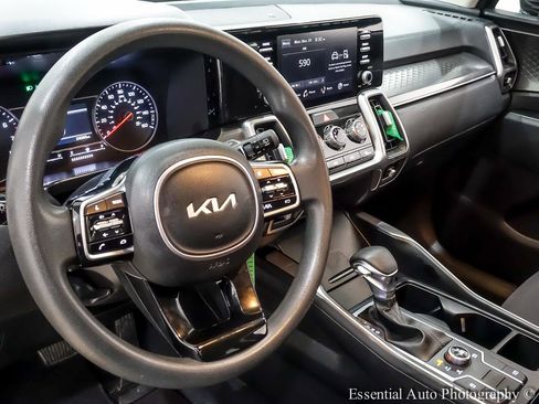 Used 2022 Kia Sorento LX image 15
