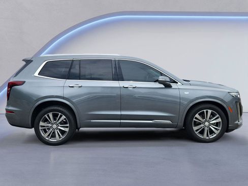 Used 2020 Cadillac XT6 Premium Luxury AWD/4WD image 2