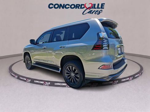 Used 2023 Lexus GX 460 Premium w/ Accessory Package AWD/4WD image 4
