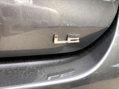 Used 2024 Toyota Highlander LE FWD image 10
