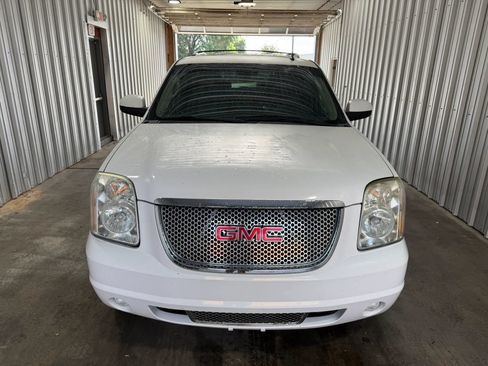 Used 2014 GMC Yukon Denali AWD/4WD image 3