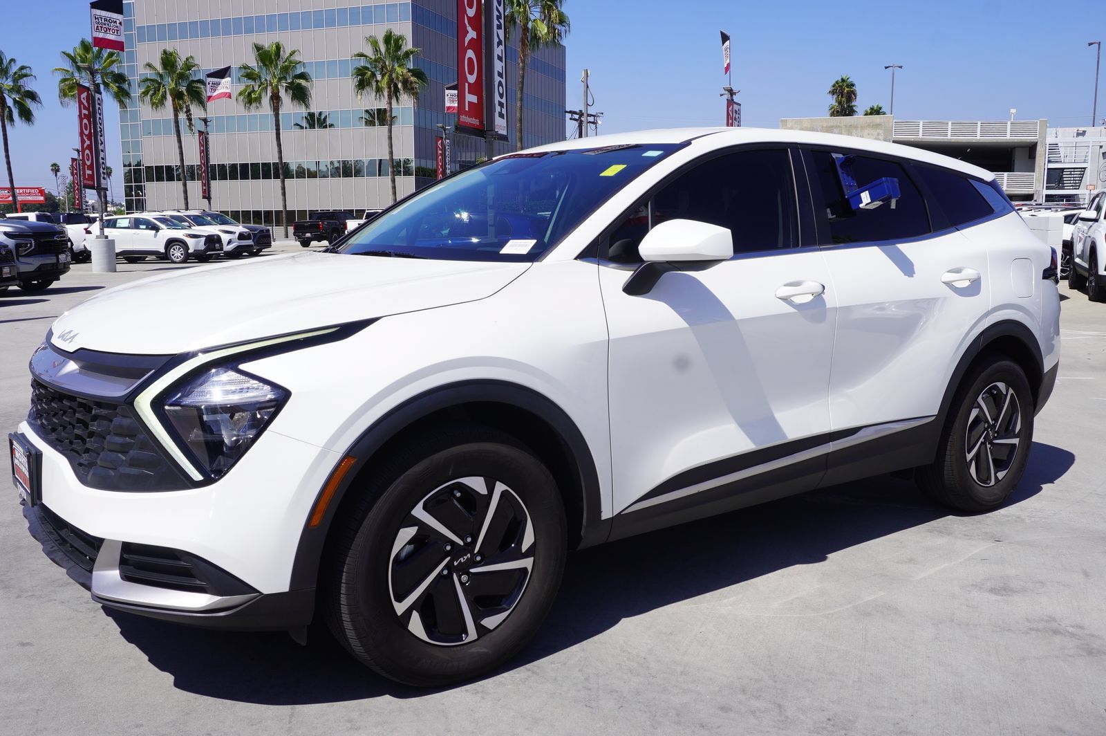 Used 2023 Kia Sportage LX AWD/4WD image 3