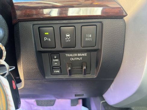 Used 2017 Toyota Tundra Limited image 19