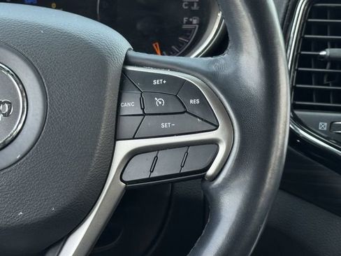 Used 2021 Jeep Grand Cherokee Laredo X RWD image 14