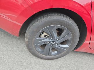 Certified 2022 Hyundai Elantra SEL w/ Preferred Accessory Package FWD video 3