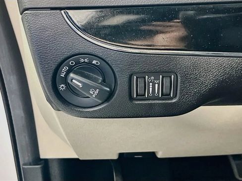 Used 2018 Dodge Grand Caravan SXT w/ Driver Convenience Group FWD image 11