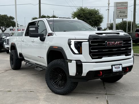Used 2025 GMC Sierra 2500 AT4 AWD/4WD image 2