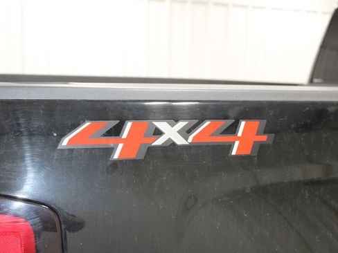 Used 2018 Chevrolet Silverado 1500 Custom w/ Custom Value Package AWD/4WD image 12