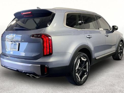 Used 2025 Kia Telluride S FWD image 2