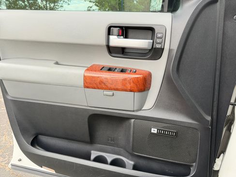 Used 2019 Toyota Sequoia Platinum w/ Carpet Mat Package (TMS) AWD/4WD image 13