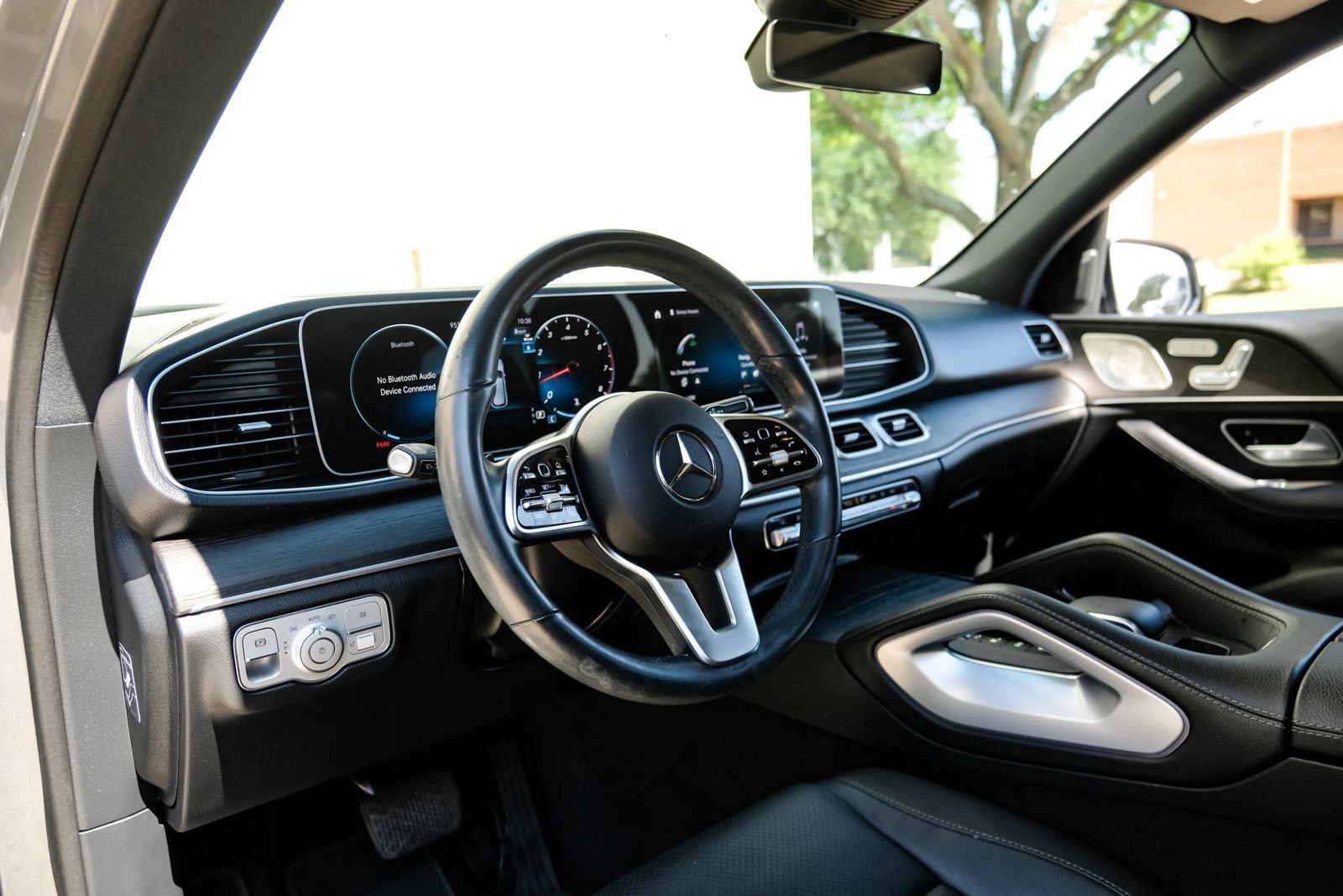 Used 2023 Mercedes-Benz GLE 350 w/ Premium Package image 2