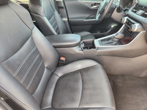Used 2022 Toyota RAV4 Limited FWD image 10