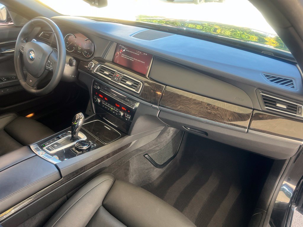 Used 2015 BMW 750Li xDrive AWD/4WD image 23