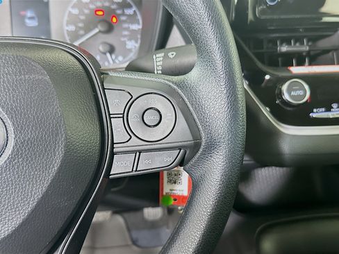 Used 2025 Toyota Corolla LE FWD image 17