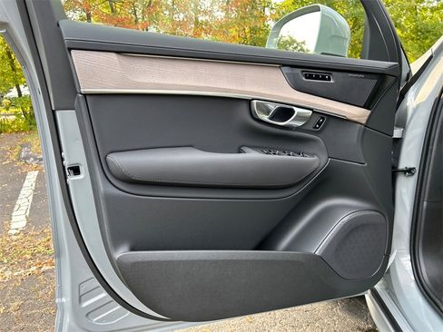 New 2026 Volvo XC90 B6 Plus w/ Protection Package Premier image 9