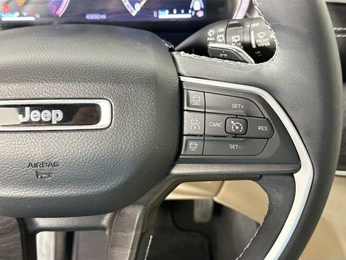 Used 2023 Jeep Grand Cherokee L Limited w/ Luxury Tech Group II AWD/4WD image 25