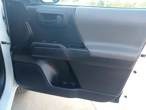 Used 2020 Toyota Tacoma SR image 15