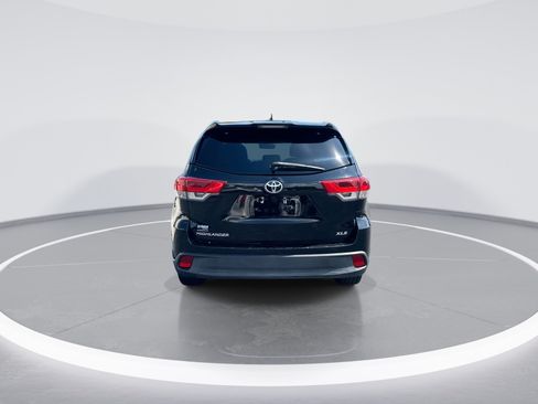 Used 2019 Toyota Highlander XLE FWD image 8