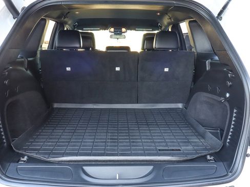 Used 2021 Jeep Grand Cherokee Laredo X image 9