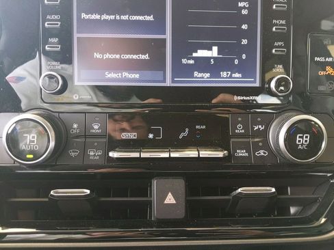 Used 2022 Toyota Highlander L FWD image 22