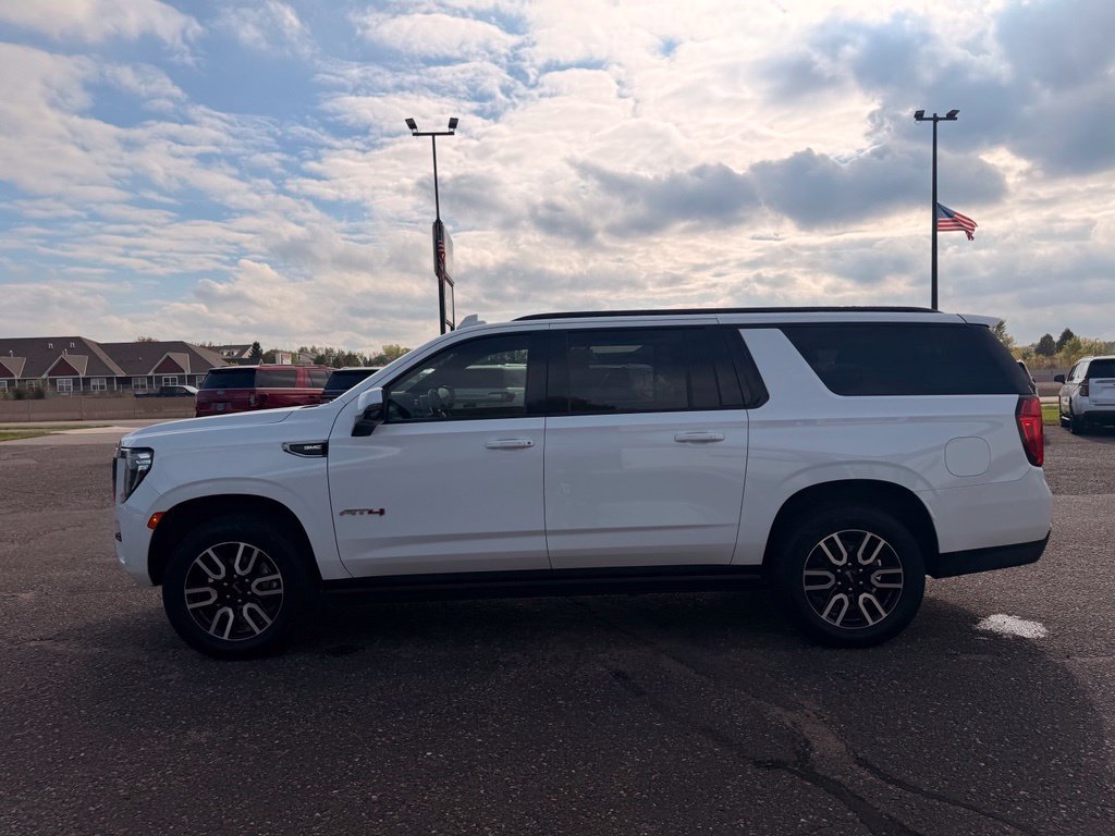 Used 2021 GMC Yukon XL AT4 w/ AT4 Premium Plus Package AWD/4WD image 9
