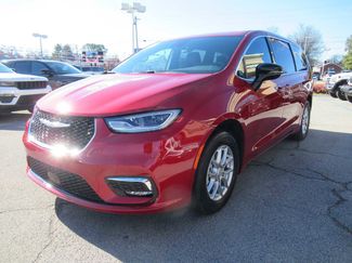 New 2026 Chrysler Pacifica Select video 1