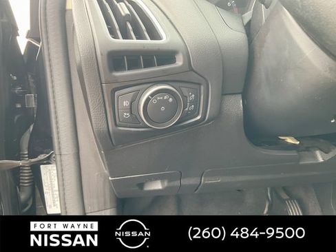 Used 2018 Ford Focus Titanium w/ Titanium Technology Package FWD image 19