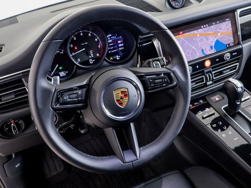 Certified 2026 Porsche Macan AWD/4WD image 7