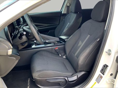 Used 2021 Hyundai Elantra SE FWD image 8