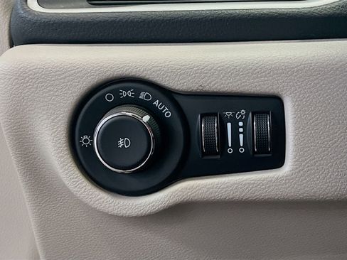 Used 2022 Chrysler Pacifica Touring-L FWD image 10