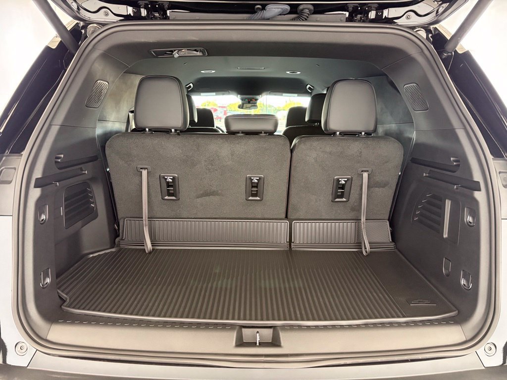 New 2027 Chevrolet Traverse LT w/ Driver Confidence Package FWD image 36