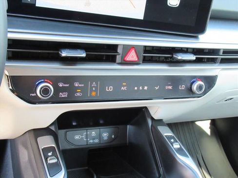 Used 2025 Kia Sorento S w/ Panoramic Sunroof Package image 23