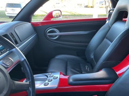 Used 2005 Chevrolet SSR w/ Preferred Equipment Group image 11