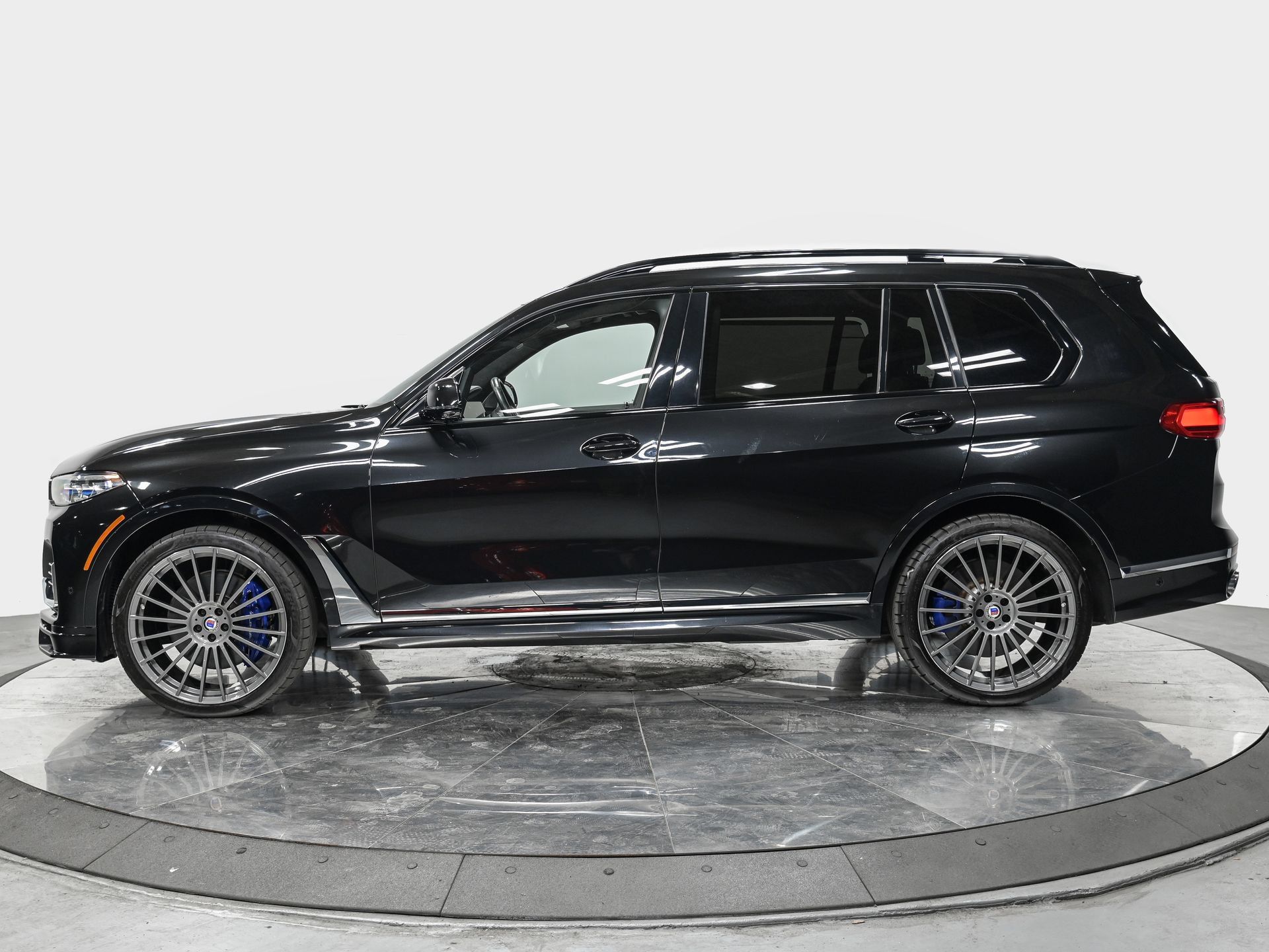 Used 2022 BMW ALPINA XB7 AWD/4WD image 2