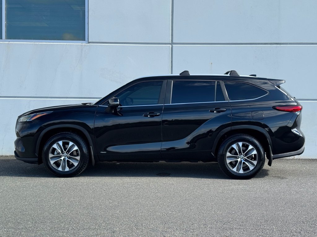 Used 2023 Toyota Highlander XLE AWD/4WD image 4