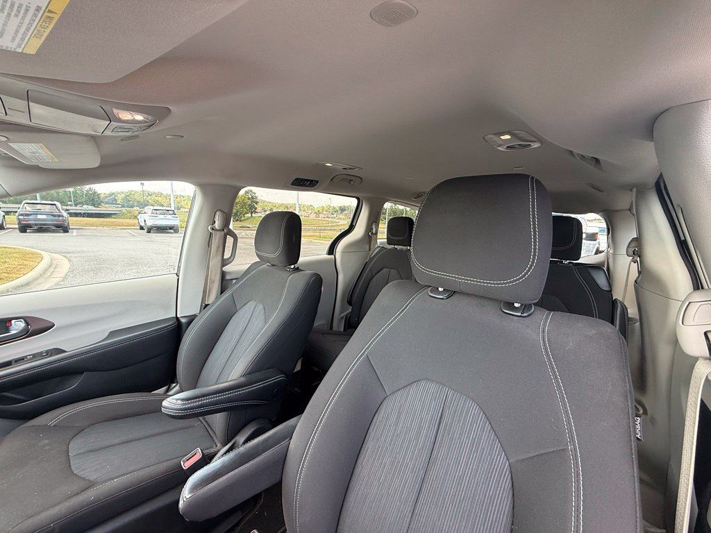 Used 2023 Chrysler Voyager LX FWD image 19