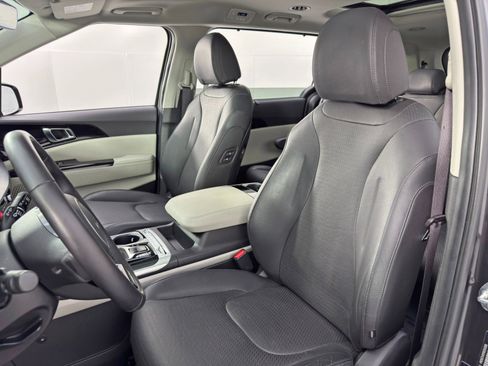 Used 2024 Kia Carnival SX Prestige image 45
