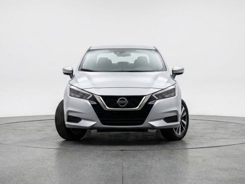 Used 2025 Nissan Versa SV FWD image 2