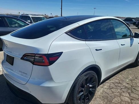 Used 2021 Tesla Model Y Long Range image 2