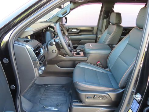 Used 2025 GMC Yukon AT4 AWD/4WD image 28