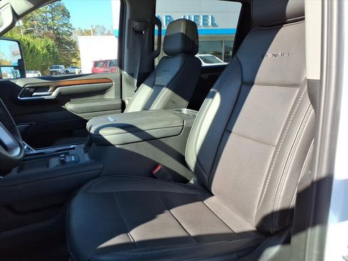 Used 2025 GMC Sierra 2500 Denali w/ Denali Reserve Package image 17