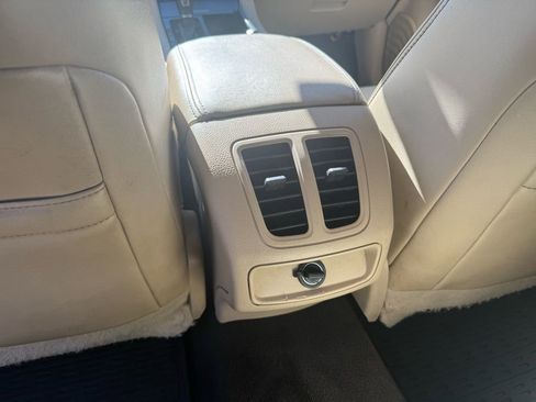 Used 2016 Ford Taurus SEL w/ Equipment Group 201A FWD image 18