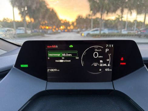 Used 2024 Toyota Prius XLE FWD image 7