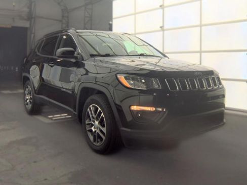 Used 2020 Jeep Compass Latitude FWD image 3