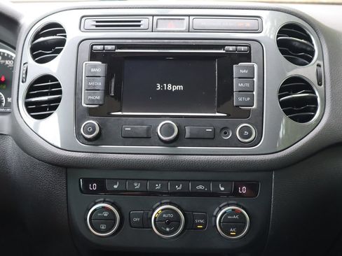 Used 2014 Volkswagen Tiguan SEL AWD/4WD image 35