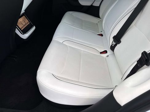 Used 2022 Tesla Model S Plaid image 14