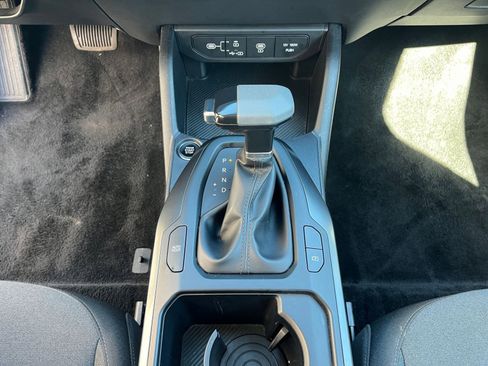 Used 2025 Kia K4 LXS image 40