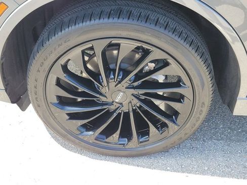 Certified 2025 Lincoln Aviator Reserve w/ Jet Appearance Package AWD/4WD image 8