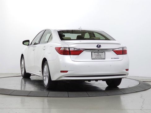 Used 2014 Lexus ES 300h w/ Luxury Package w/Bamboo Trim FWD image 5